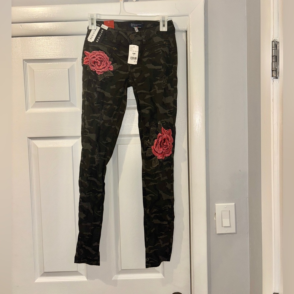 NEW Boom Boom Camo Skinny Jeans - size 1